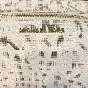 Michael Kors Wristlet Great Condition